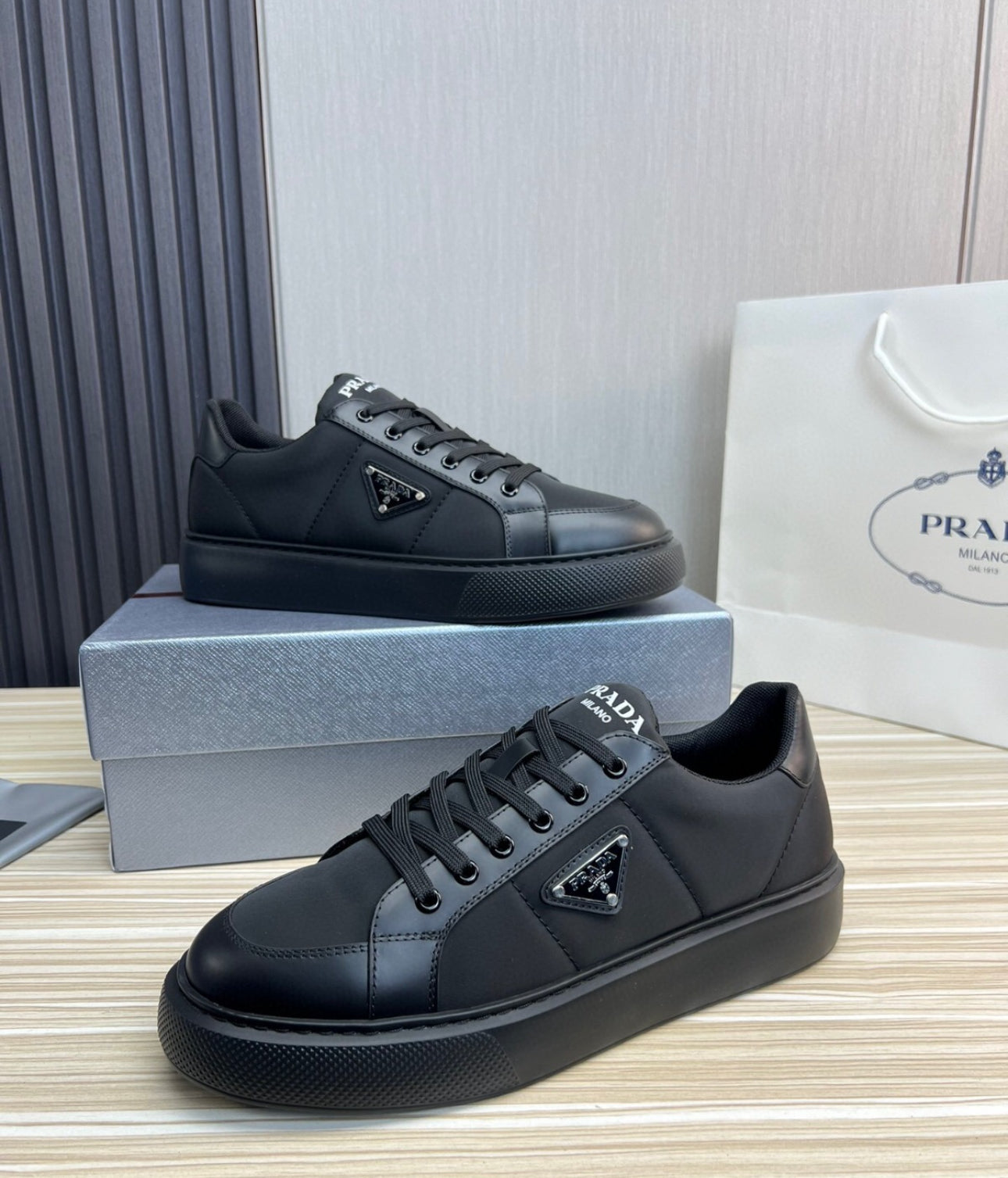 Black Prda sneaker